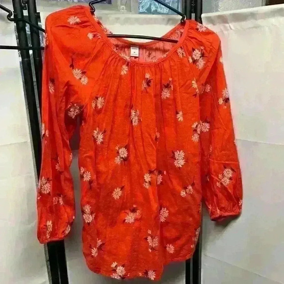 Old navy top  - Picture 2 of 4